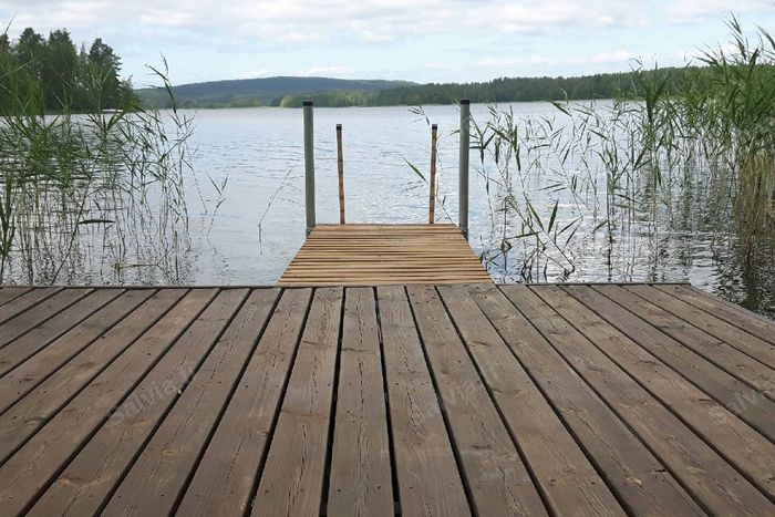 Kassapään vuokramökin laituri Päijänteen rannassa Luhangassa