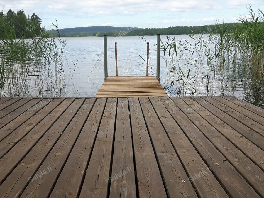Vuokramökki Kassapää: laituri ja Päijänteen ranta Luhangassa