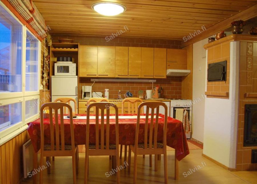 Punaisen tuvan loma-asunnon keittiö