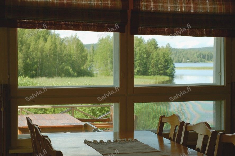 Näkymä Punaisen tuvan ikkunasta Päijänteelle
