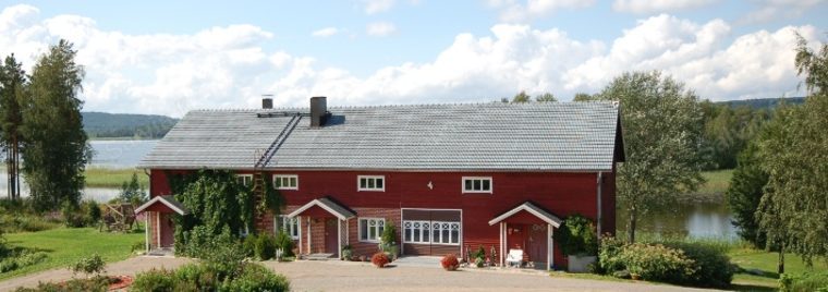 Salvian juhlatalo ja pihapiiri Päijänteen rannalla Luhangassa